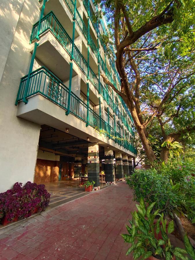 سورات Bougainvilla Apartment المظهر الخارجي الصورة