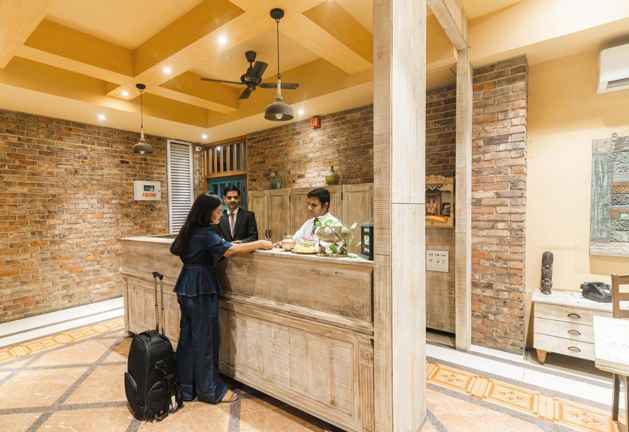 سورات Bougainvilla Apartment المظهر الخارجي الصورة