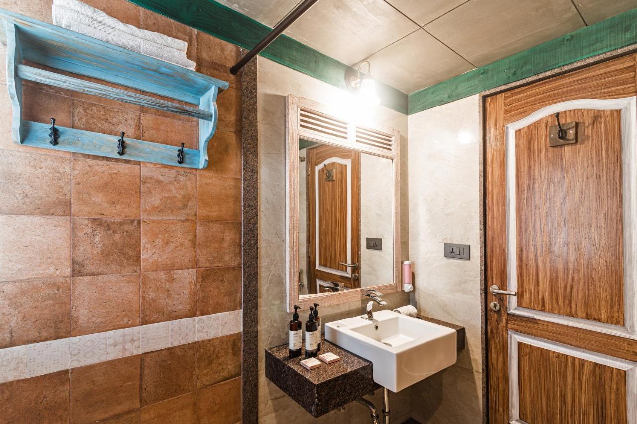 سورات Bougainvilla Apartment المظهر الخارجي الصورة