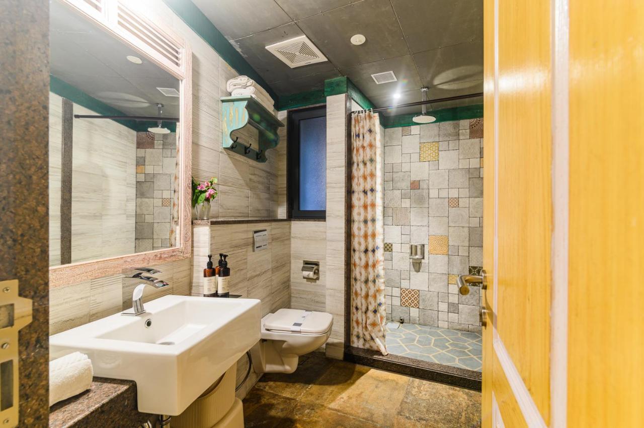 سورات Bougainvilla Apartment المظهر الخارجي الصورة