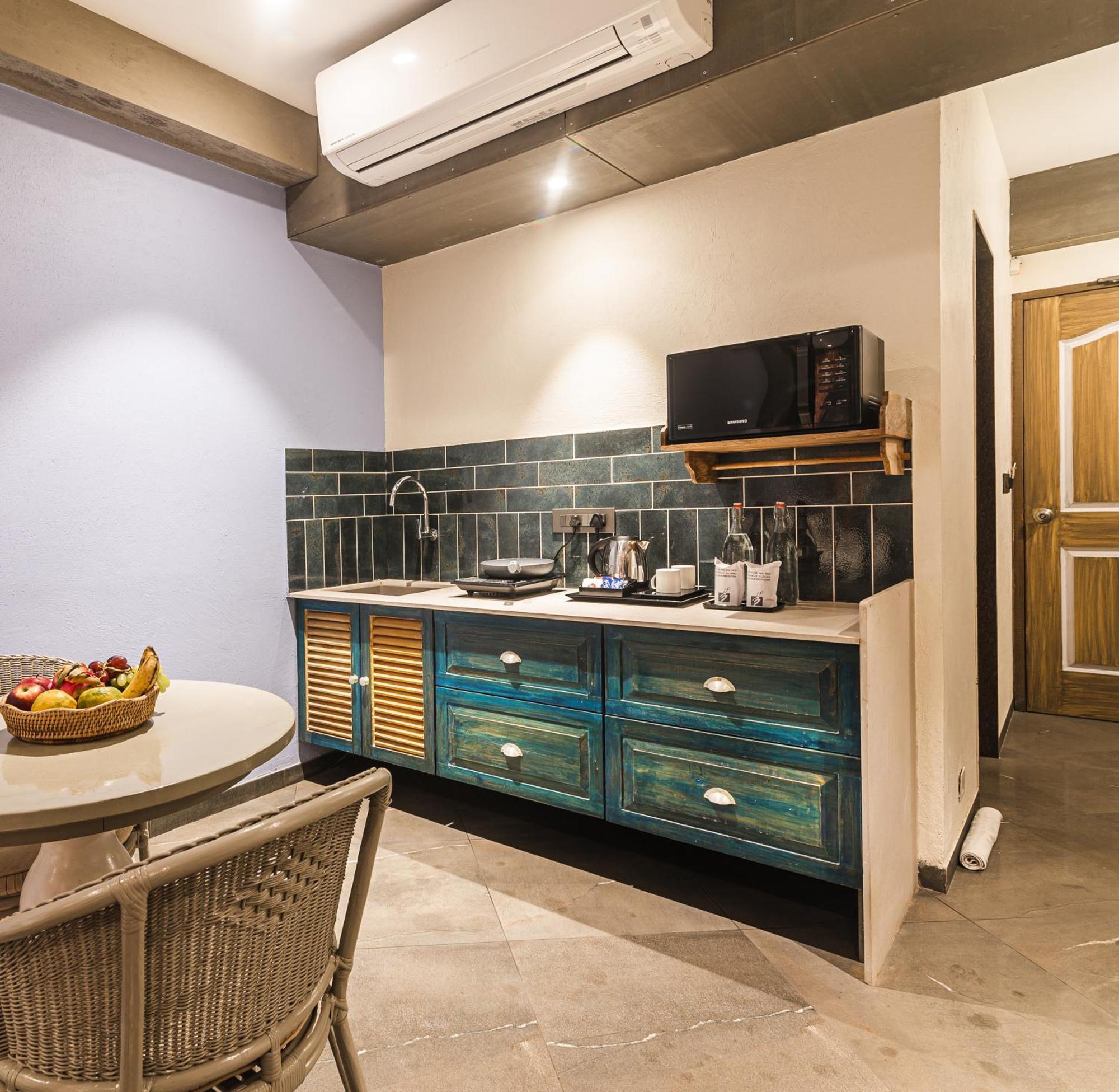 سورات Bougainvilla Apartment المظهر الخارجي الصورة