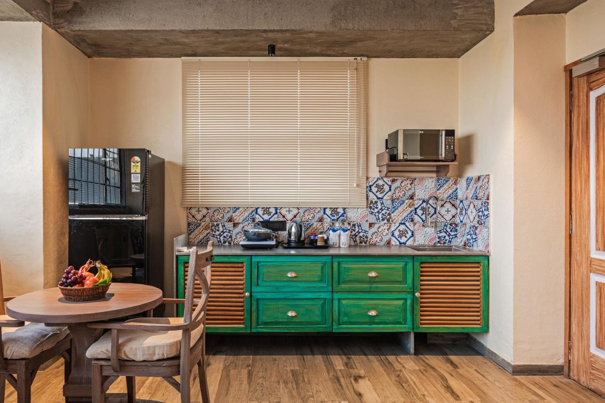 سورات Bougainvilla Apartment المظهر الخارجي الصورة